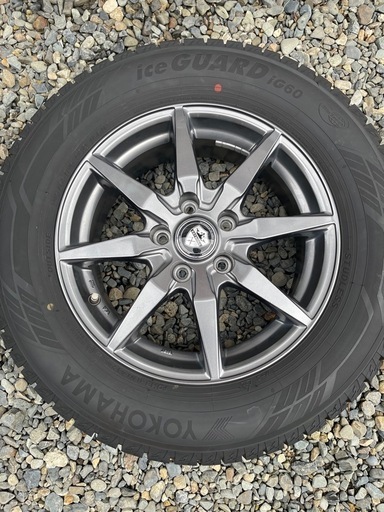 値下げ‼️　スタッドレスタイヤホイール付き　ワンシーズンのみ使用