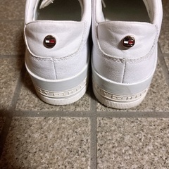 Tommy Hilfiger トミー スニーカーの画像