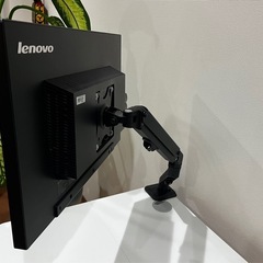 ※お譲り先決まりました。別売可/セットで低価格【デスク＋モニター＋アーム】まとめて引き取り歓迎の画像