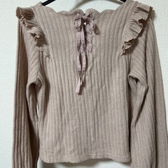 フリルニットの画像