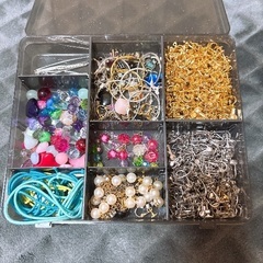 ビーズ チャーム他 ハンドメイド パーツセットの画像