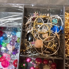 ビーズ チャーム他 ハンドメイド パーツセットの画像