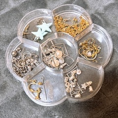 ビーズ チャーム他 ハンドメイド パーツセットの画像