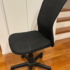 キャスター付き椅子の画像