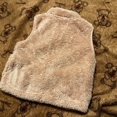 ベビーベスト 90cm ベージュ ファー素材の画像