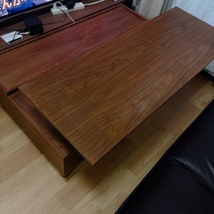 リビングテーブル、ソファの画像