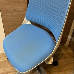 オカムラ オフィスチェア ルーチェ 肘なし アクアブルー の画像