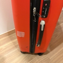 【ジャンク/無料】8年前の大型キャリーケース 65×25×45cm 傷・汚れあり/部品取りや練習にの画像
