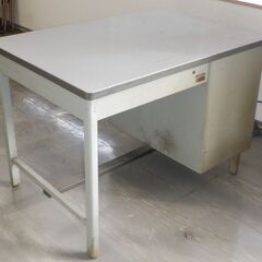 無料で差し上げます★ITOKI★イトーキ★★事務机★★片袖机★幅106㎝★公的機関使用品★引取限定★岡山市東区より★の画像