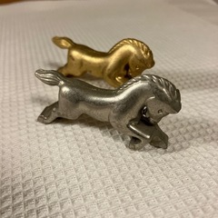 箸置き ウマ 馬　カトラリースタンド 金&銀　ペアの画像