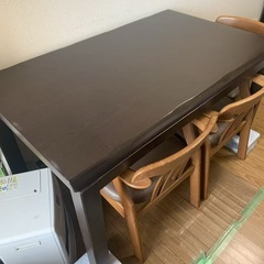 【急募！11/10までにお引き取りできる方】コタツ機能付きダイニングテーブルセット椅子3脚の画像