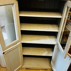 食器棚　　キャビネットの画像
