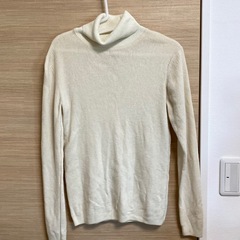 【UNIQLO】オフホワイト　タートルネックの画像