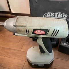 コードレスインパクトレンチ 充電器 電動工具 AP050177 アストロプロダクツ 充電器 バッテリー 専用ケース付の画像