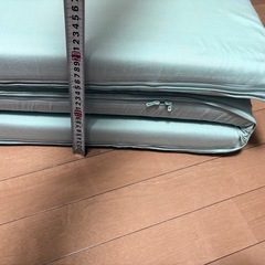 三つ折りマットレス　セミダブルサイズの画像