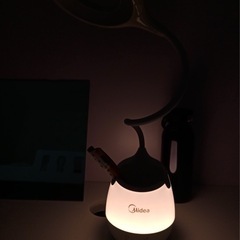 Midea 多機能LEDデスクライト＆ナイトライトの画像