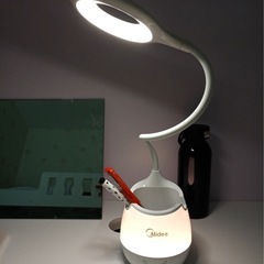 Midea 多機能LEDデスクライト＆ナイトライトの画像