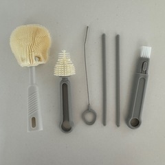 【combi】除菌じょーず&シリコンブラシ&哺乳瓶セット【pigeon】の画像