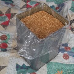 ２０２４年もの 国産100％広葉樹おが粉オガ粉　一斗缶入りの画像