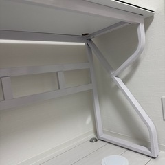 申し訳ありませんが、現状でのお渡しとなります。ノークレームノーリターンにてお願いいたします。パソコンデスク の画像