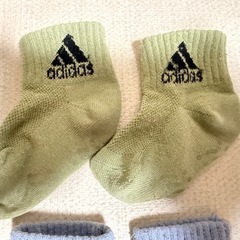 adidas 靴下 9-13cm用
の画像