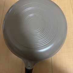 フライパンと蓋の画像