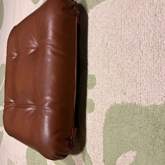 差し上げます。皮のクッション（座布団」）の画像
