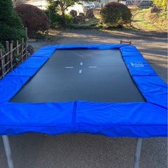 【屋外用大型トランポリン】長方形タイプ・スプリング式（ブルー）の画像
