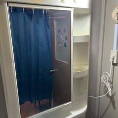 洗面台の鏡の画像