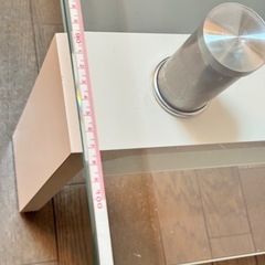 ホワイト ガラス ローテーブルーの画像