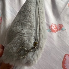 ふわふわポーチ　グレー の画像