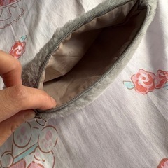 ふわふわポーチ　グレー の画像