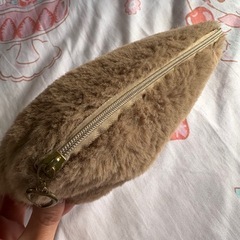ふわふわポーチ　茶
の画像
