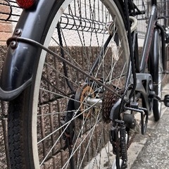 🚲自転車番号 8   ６段変速  シート大きめ  大阪市内配達無料  保管場所に引き取りに来て頂ける場合は値引きしますの画像
