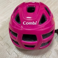 美品　Combi子供用ヘルメット　45-50cmの画像