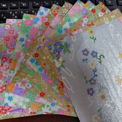 【まだ受付中・送付可能】新和染千代紙 日本製 1セット+花柄折り紙他おまけ ショウワグリム株式会社 折り紙 15㎝X15㎝ 早い者勝ちです✨✨の画像