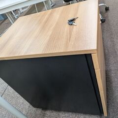 2台あります(1台あたりの価格です)プラス サイドキャビネット OXシリーズ 鍵付き ストッパー付キャスター付の画像