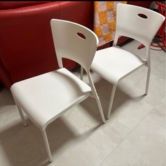 ダイニングテーブルと椅子の画像