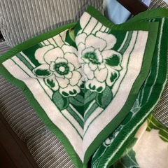 アクリル毛布 緑 花柄　の画像