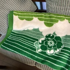 アクリル毛布 緑 花柄　の画像