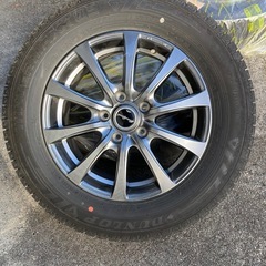 ヤリスクロス中古スタッドレスたいやタイヤの画像