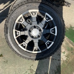 285/50R20 スタッドレス
PCD150 5穴タイヤホイールセットの画像