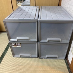 押し入れ用衣装ケース4つセットの画像