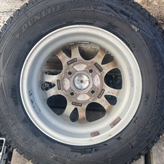 ダンロップ　スタッドレスタイヤ　
バリ溝の画像