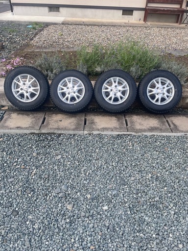 ダンロップ　スタッドレスタイヤ　
バリ溝