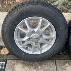 ダンロップ　スタッドレスタイヤ　
バリ溝の画像