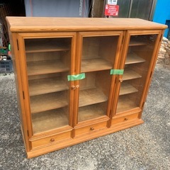 ガラス窓収納家具♪の画像