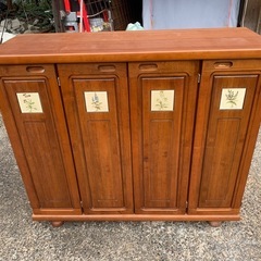靴などを入れる収納家具♪の画像