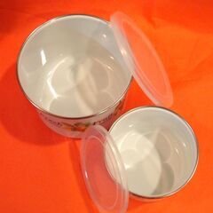 ホーロー 丸深型保存容器　2点セット　未使用  16cm  12.5cmの画像