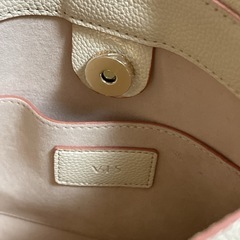 VISのハートカット2wayバッグです。の画像